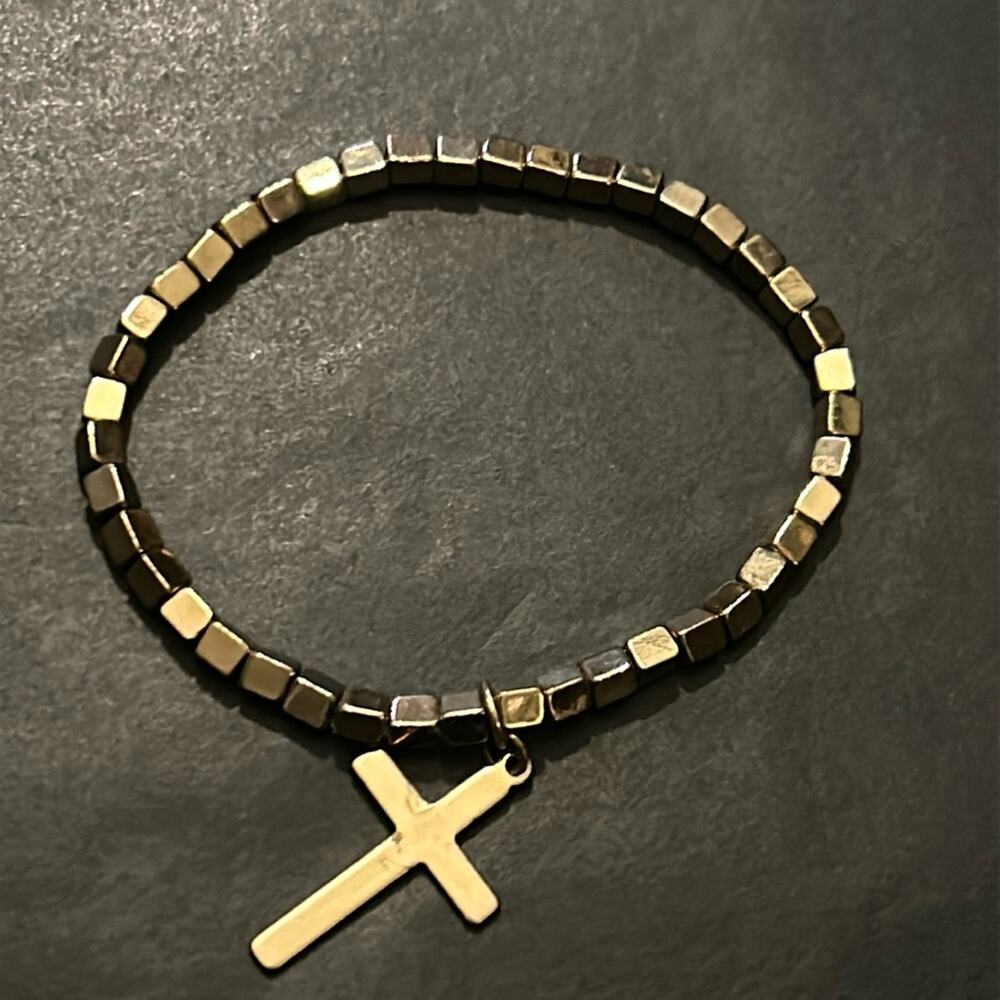 Women’s vintage gold tone beaded bracelet with cross charm one size‎ stretches